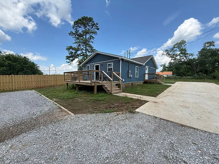 2108 Veterans Dr — Photo 35