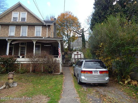 2nd image of 219 E Spring St