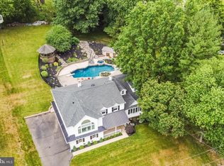 4275 Thistlewood Rd, Hatboro, PA 19040