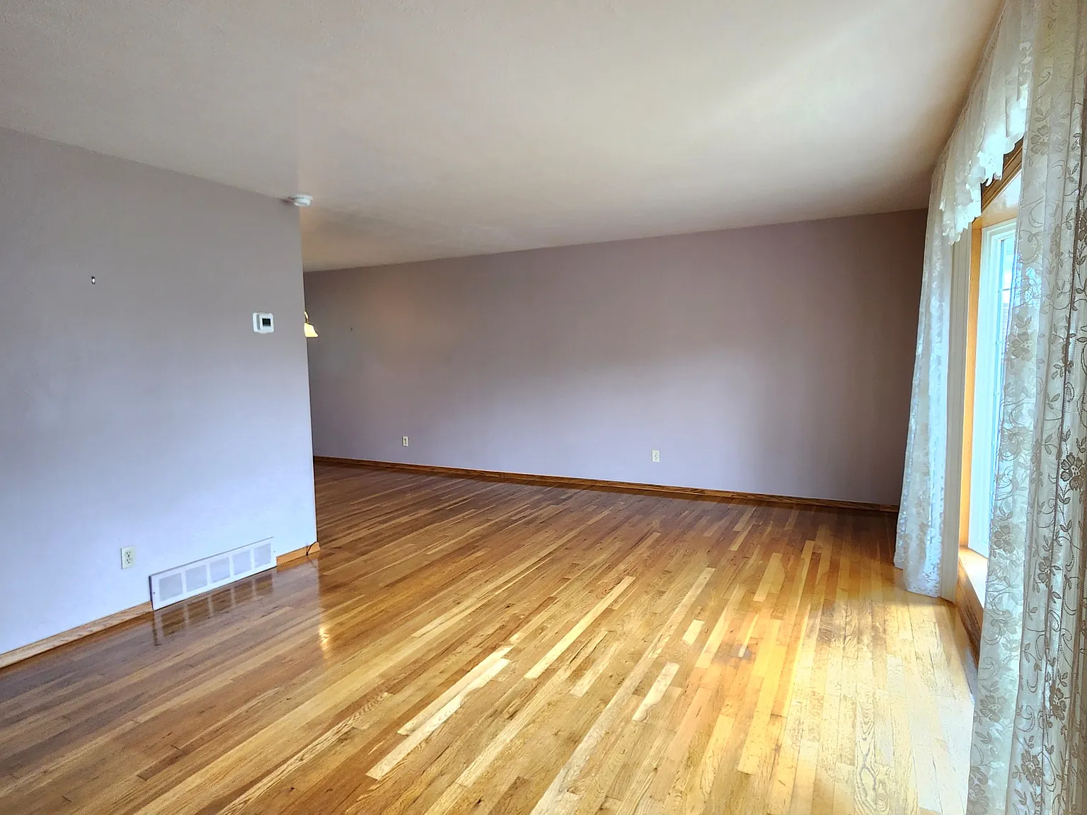 3 bed, 1764 sqft, $2,190 — Photo 2