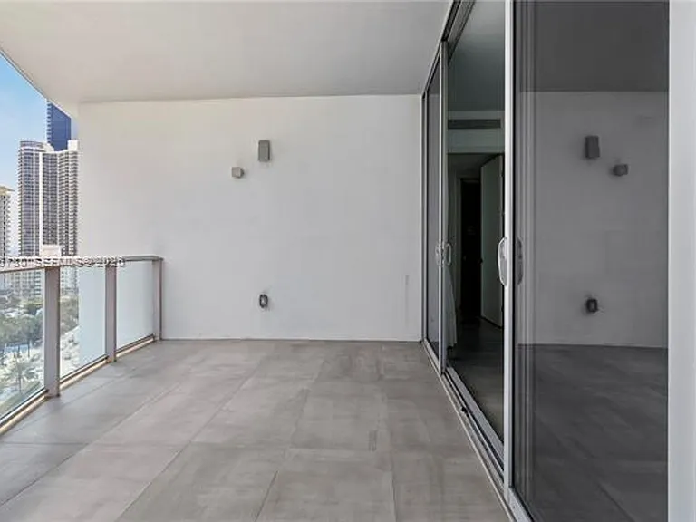 17550 Collins Ave #CU-1205 — Photo 27