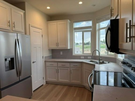 3rd image of 11916 E Stewert Dr #103