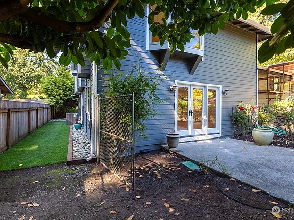 4th image of 10512 Lake Steilacoom Drive SW