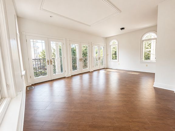 3rd image of 230 Corbin Pl #1
