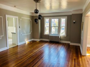 11 Elliott Pl, Glen Cove, NY 11542