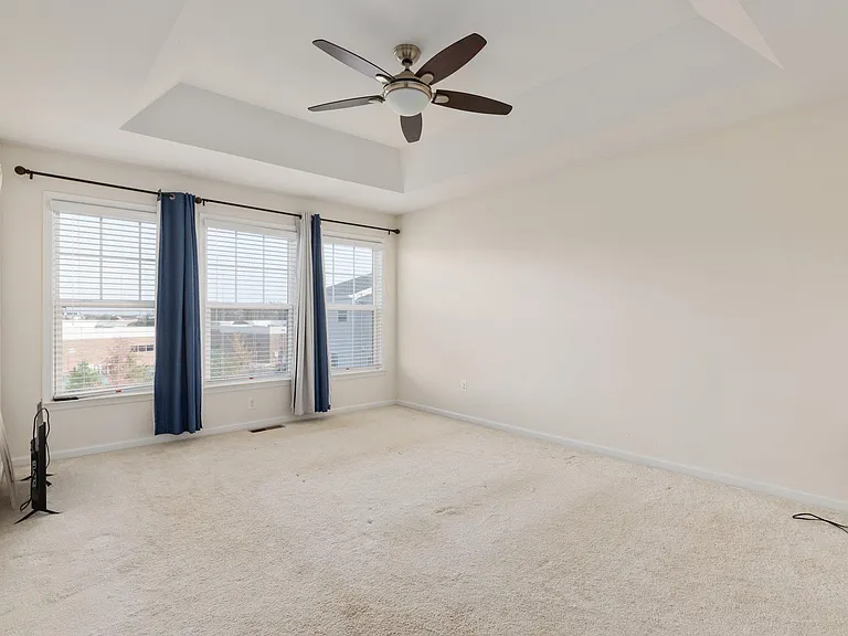 42304 Lancaster Woods Sq — Photo 18