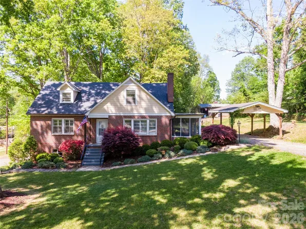 216 31st Ave NW, Hickory, NC 28601