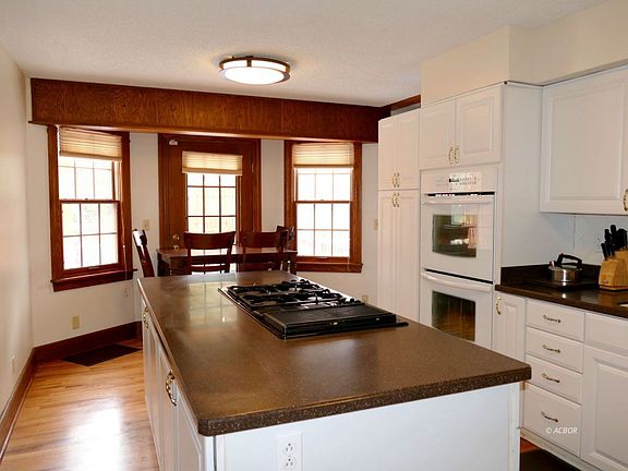 4th image of 7424 Whitlind Ln