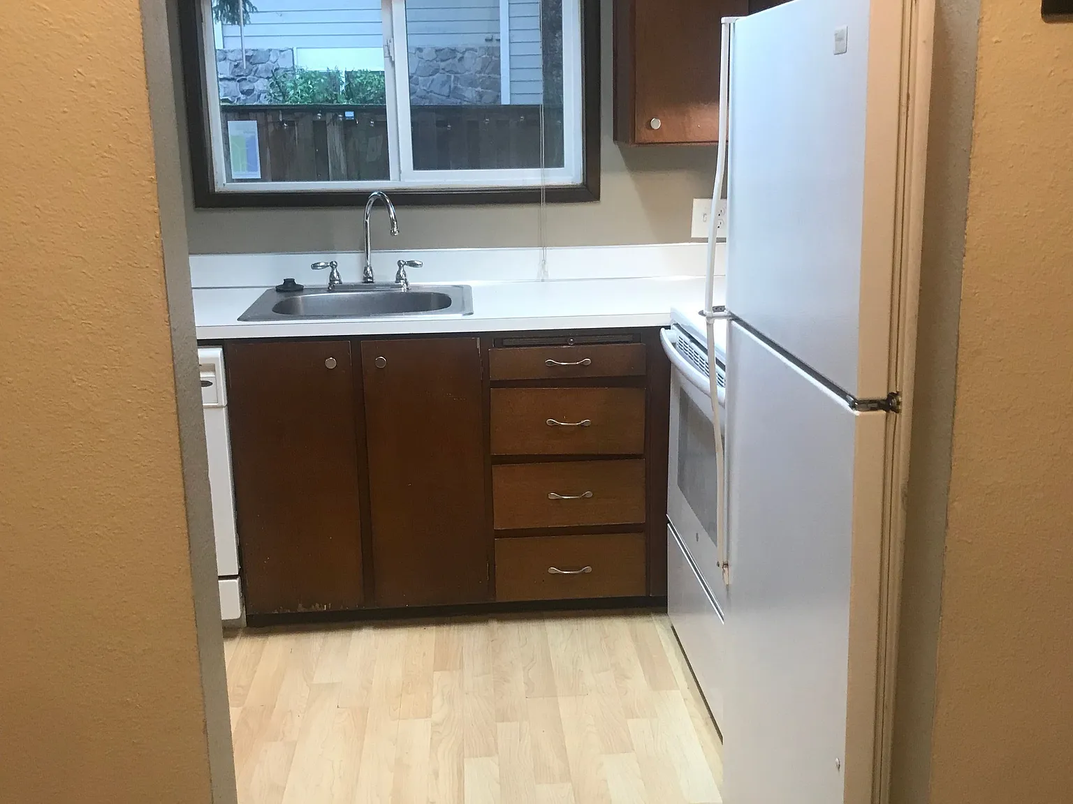 2 bed, 1.0 bath, 900 sqft, $1,795 — Photo 3