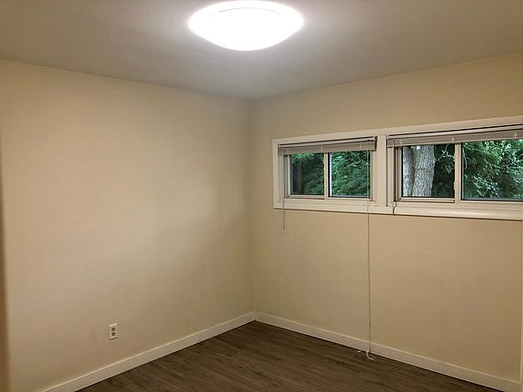 5th image of 982 Kramer Ave #982