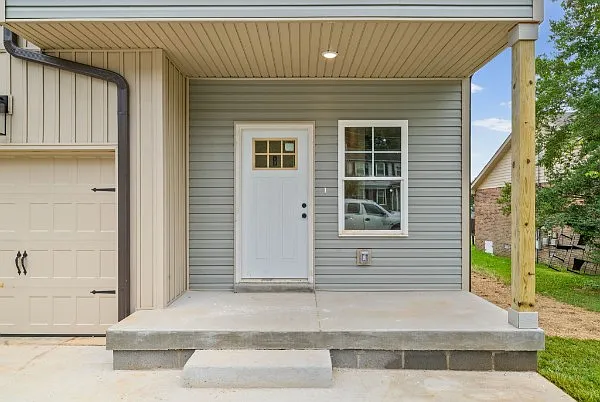3 bed, 2.5 bath, 1347 sqft, $1,695 — Photo 2