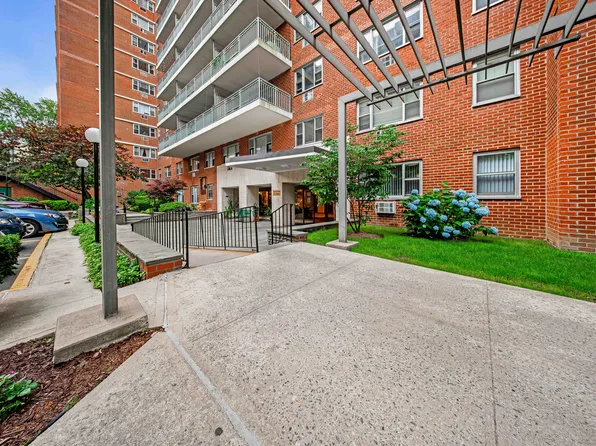 52-30 39th Drive image 16 of 16