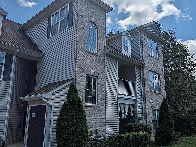 1054 Morning Glory Dr — Photo 1