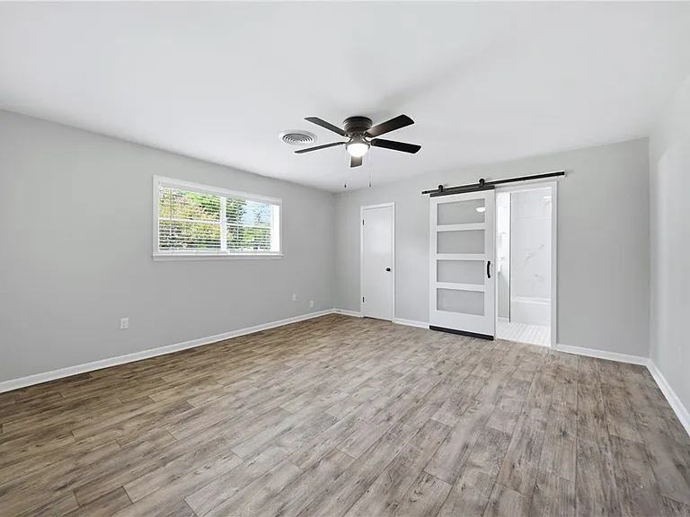 2304 Devonshire St — Photo 15
