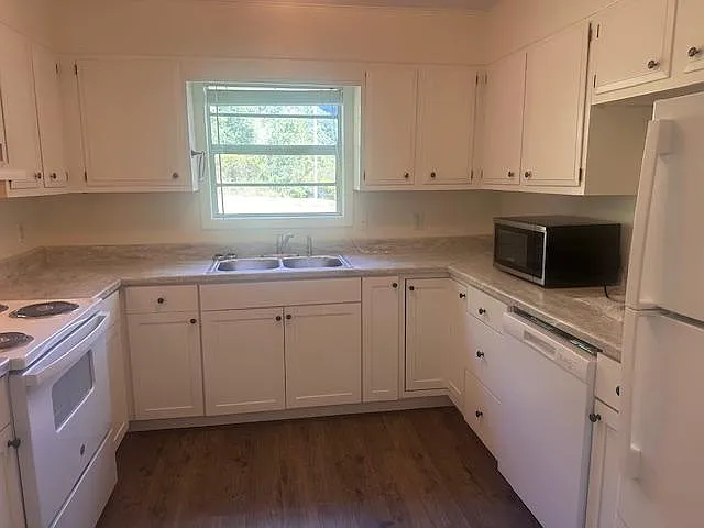 17 Clinton Ln — Photo 3