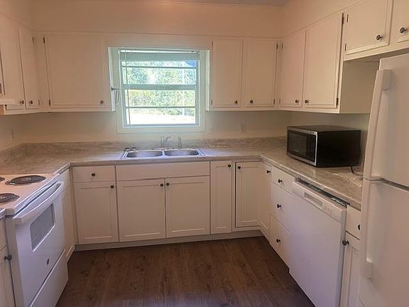 3rd image of 17 Clinton Ln