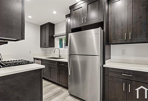 2nd image of 410 Lucas Ave APT C