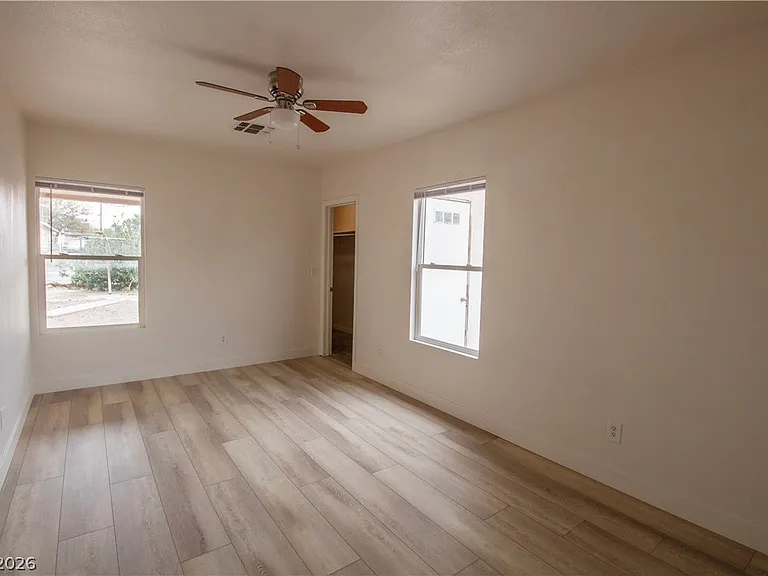 119 W Victory Rd — Photo 11