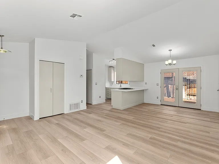 145 Summerset Dr — Photo 7