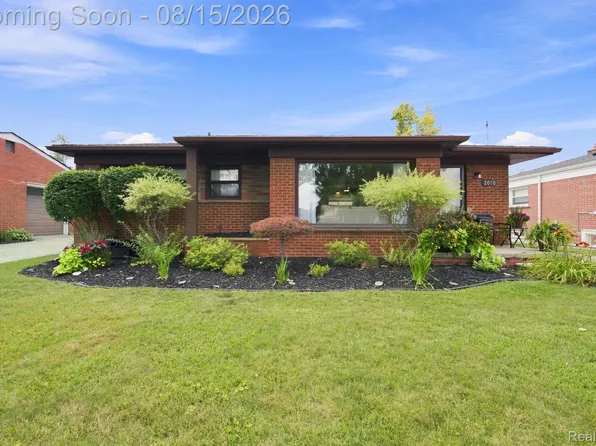 2010 Grange Rd, Trenton, MI 48183