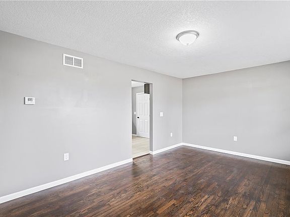 4th image of 1201 Skyline Dr