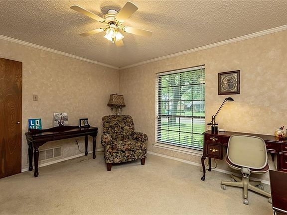 3rd image of 1018 Florence Dr