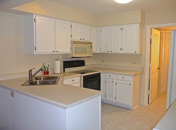 4th image of 626 Sturnbridge Ln #626