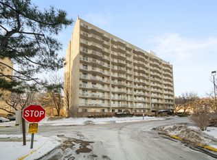 1077 River Rd #PENTHOUSE 3, Edgewater, NJ 07020