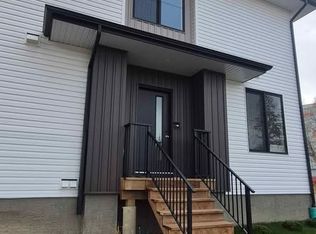 2439 26th Ave NW UNIT 2, Calgary, AB T2M2H1