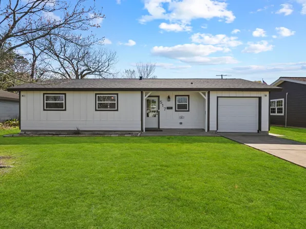 517 Combs Dr, Port Neches, TX 77651