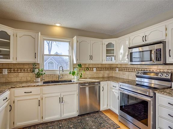 5th image of 8701 N Winan Ave