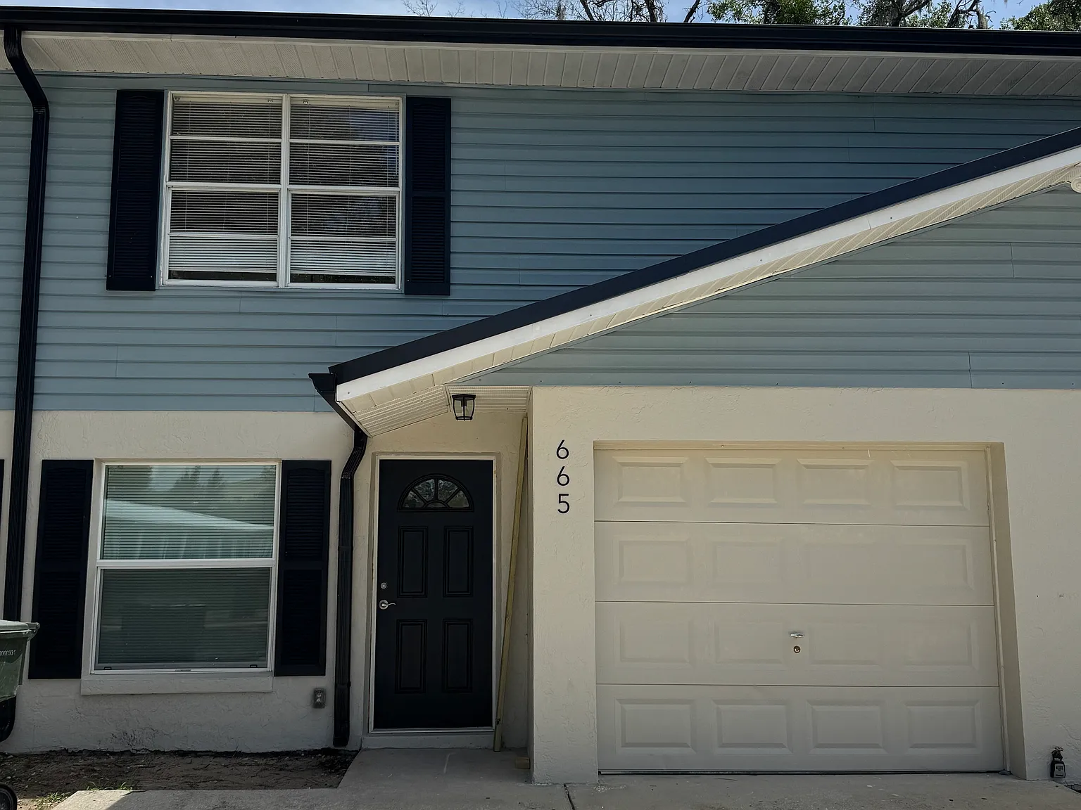 3 bed, 1192 sqft, $1,950 — Photo 1