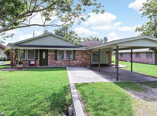 328 James St, Winnie, TX 77665