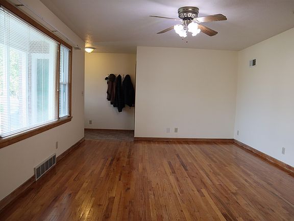 3rd image of 1818 Hoover Way