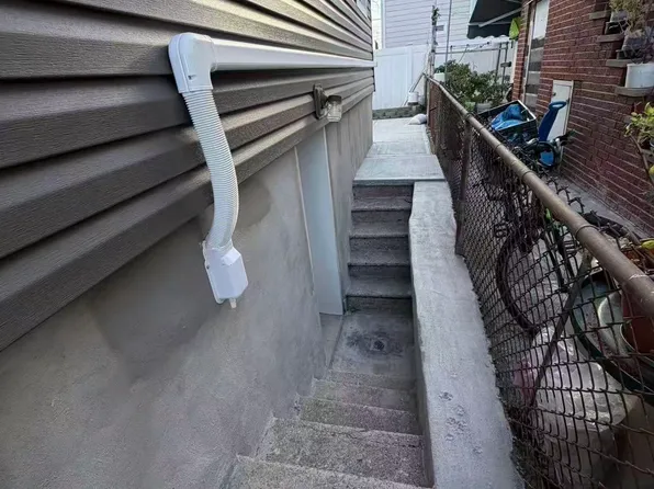 30 Seafoam Street image 5 of 17