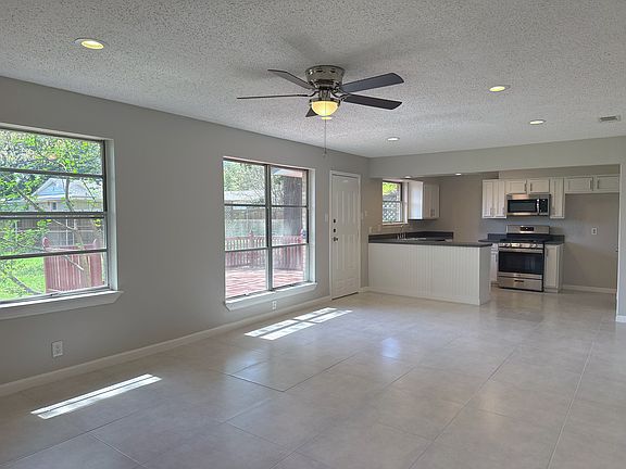2nd image of 1229 Evergreen Dr