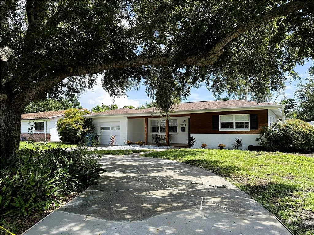 3 bed, 2.0 bath, 1762 sqft, $2,900 — Photo 1