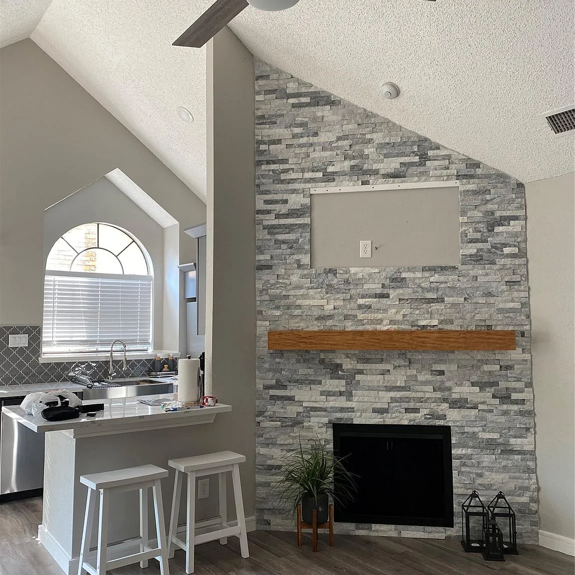 2 bed, 1.0 bath, 814 sqft, $1,550 — Photo 1