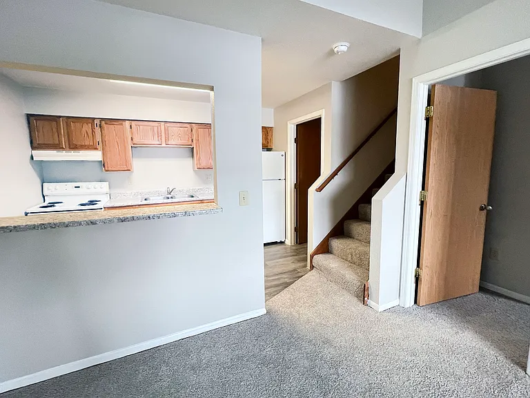 2550 N Limestone St — Photo 10
