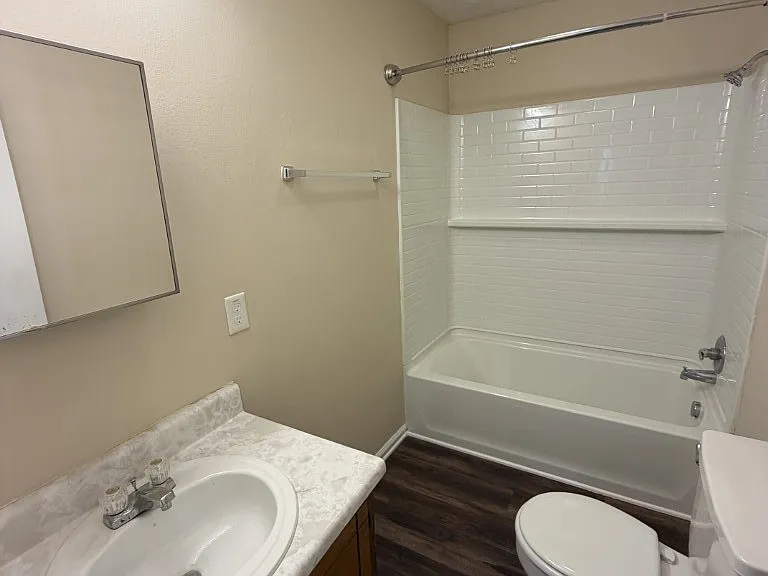 345 Creekwood Ct #B — Photo 5