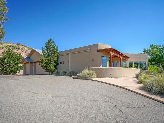3rd image of 3571 Sequoia Pl NW