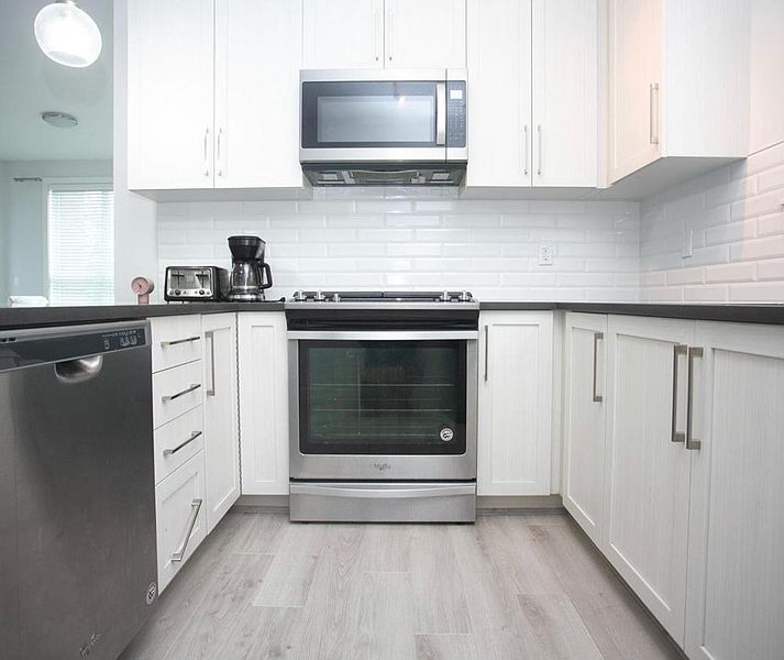 Surrey Apartment for rent - 2 Bedrooms — photo 4