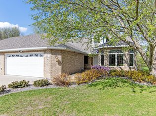 1201 Silverthorn Ct, Shoreview, MN 55126