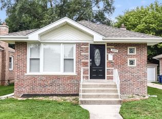 8830 S Washtenaw Ave, Evergreen Park, IL 60805