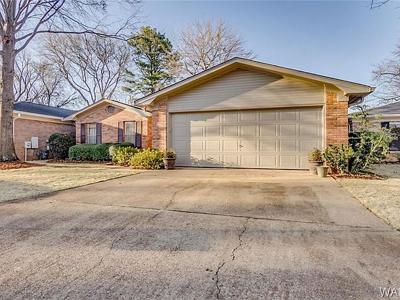 3rd image of 1700 Hollow Ln