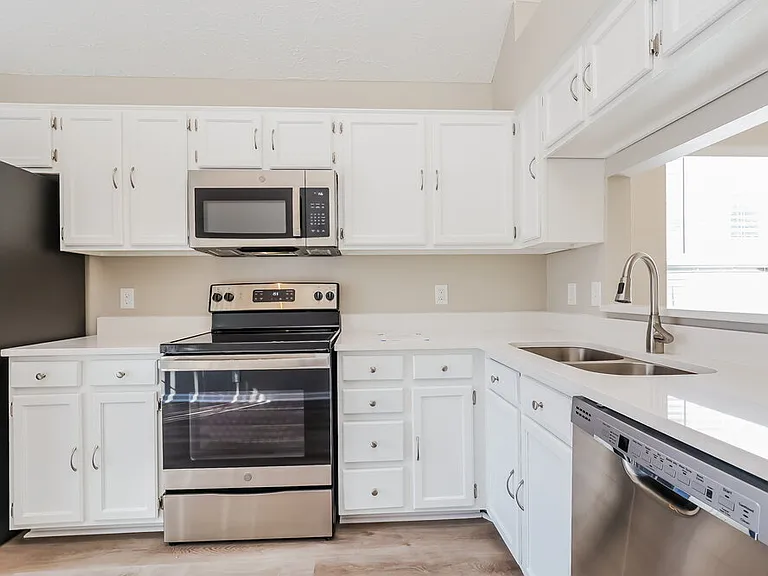 3521 Glenfalls Dr — Photo 10