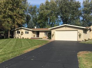 606 Timber Creek Rd, Dixon, IL 61021