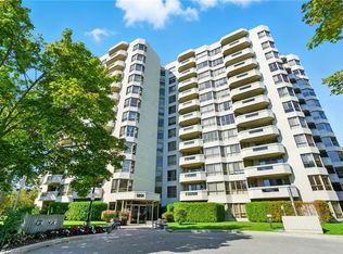 1201 N Shore Blvd E #208, Burlington, ON L7S 1Z5