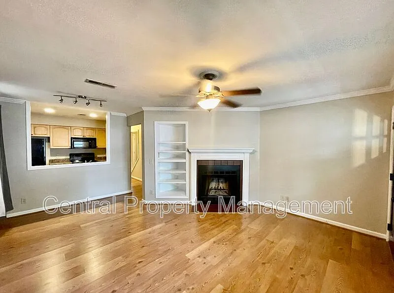 2 bed, 1.5 bath, 1024 sqft, $1,550 — Photo 3