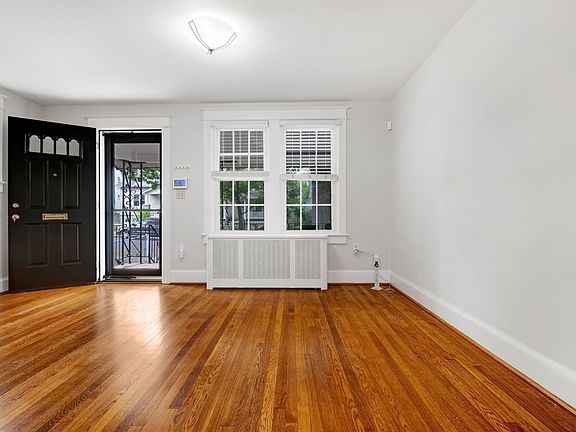 2416 Perry ST NE-4_05192023